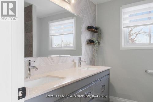 4226 Longmoor Drive, Burlington, ON - Indoor Photo Showing Bathroom
