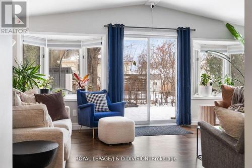 4226 Longmoor Drive, Burlington, ON - Indoor Photo Showing Living Room