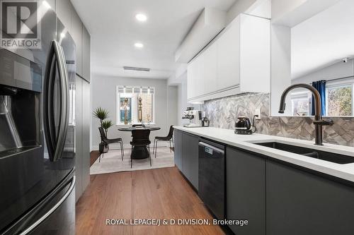 4226 Longmoor Drive, Burlington, ON - Indoor Photo Showing Kitchen With Upgraded Kitchen