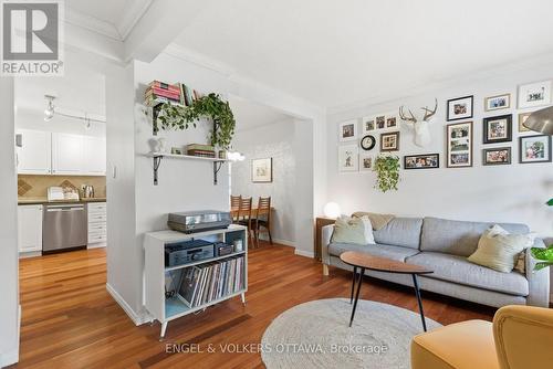 364 Arlington Avenue, Ottawa, ON - Indoor Photo Showing Living Room
