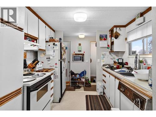 830 Franklyn Road, Kelowna, BC - Indoor Photo Showing Kitchen