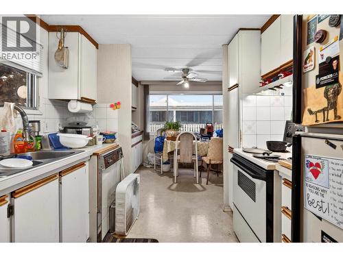 830 Franklyn Road, Kelowna, BC - Indoor Photo Showing Kitchen With Double Sink