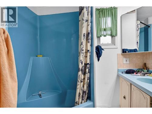 830 Franklyn Road, Kelowna, BC - Indoor Photo Showing Bathroom