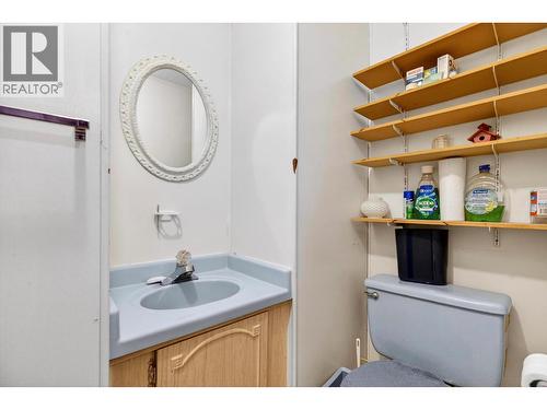 830 Franklyn Road, Kelowna, BC - Indoor Photo Showing Bathroom
