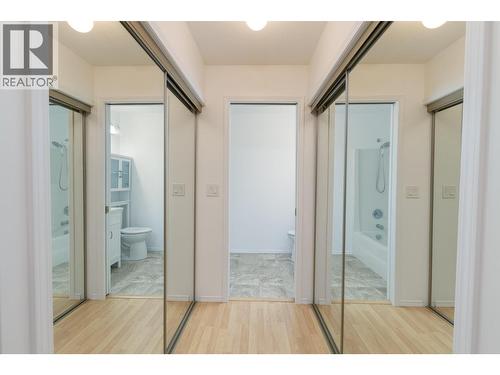 111 Harbourfront Drive Nw Unit# 14, Salmon Arm, BC - Indoor Photo Showing Bathroom