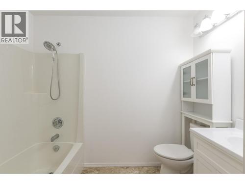111 Harbourfront Drive Nw Unit# 14, Salmon Arm, BC - Indoor Photo Showing Bathroom
