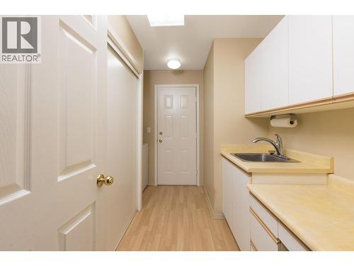 111 Harbourfront Drive Nw Unit# 14, Salmon Arm, BC - Indoor