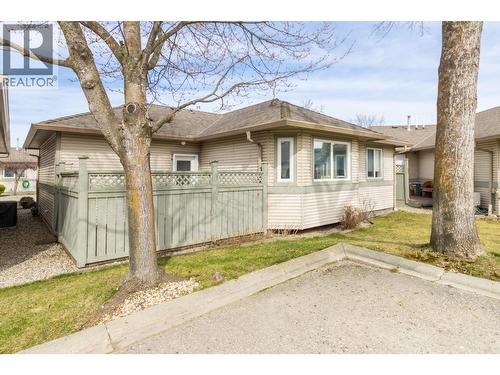 111 Harbourfront Drive Nw Unit# 14, Salmon Arm, BC - Outdoor