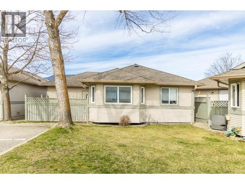111 Harbourfront Drive Nw Unit# 14, Salmon Arm, BC - Outdoor