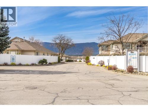 111 Harbourfront Drive Nw Unit# 14, Salmon Arm, BC - Outdoor