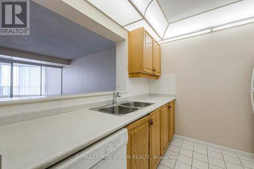 2015 - 88 Corporate Drive, Toronto, ON - Indoor Photo Showing Kitchen With Double Sink