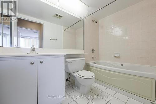 2015 - 88 Corporate Drive, Toronto, ON - Indoor Photo Showing Bathroom