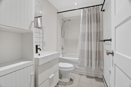 Salle de bains - 2-7487 Av. Bloomfield, Montréal (Villeray/Saint-Michel/Parc-Extension), QC - Indoor Photo Showing Bathroom