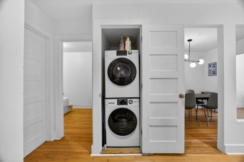 Salle de lavage - 2-7487 Av. Bloomfield, Montréal (Villeray/Saint-Michel/Parc-Extension), QC - Indoor Photo Showing Laundry Room