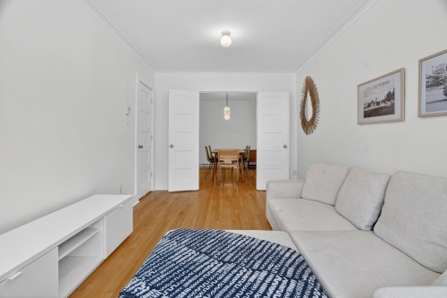 Salon - 2-7487 Av. Bloomfield, Montréal (Villeray/Saint-Michel/Parc-Extension), QC - Indoor Photo Showing Living Room