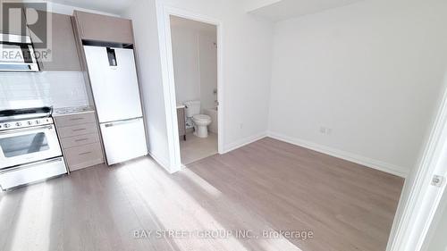 617 - 412 Silver Maple Road, Oakville, ON - Indoor Photo Showing Other Room