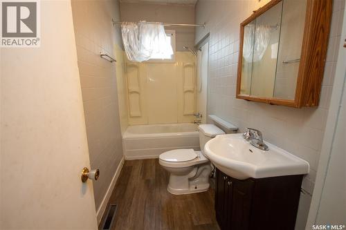 1131 104Th Street, North Battleford, SK - Indoor Photo Showing Bathroom