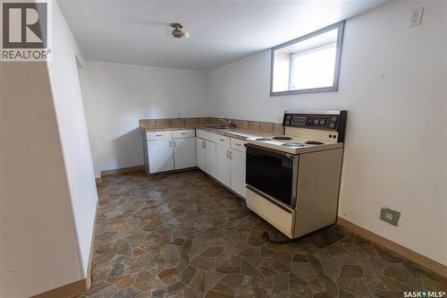 1131 104Th Street, North Battleford, SK - Indoor Photo Showing Kitchen