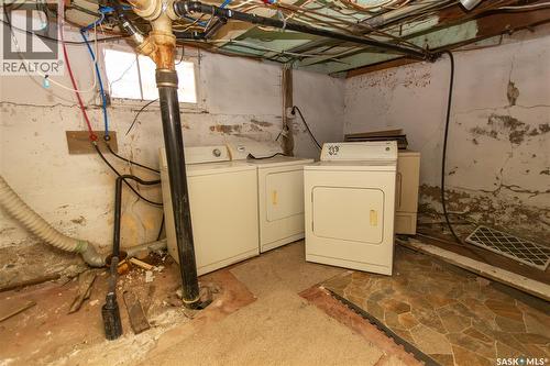 1131 104Th Street, North Battleford, SK - Indoor Photo Showing Laundry Room