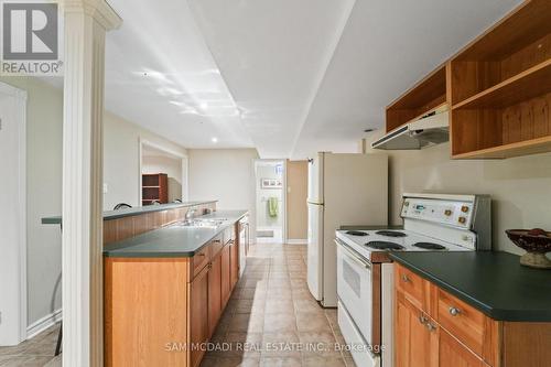 4873 Forest Hill Drive, Mississauga, ON - Indoor Photo Showing Kitchen