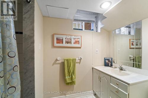 4873 Forest Hill Drive, Mississauga, ON - Indoor Photo Showing Bathroom