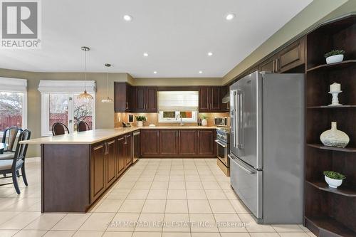 4873 Forest Hill Drive, Mississauga, ON - Indoor Photo Showing Kitchen