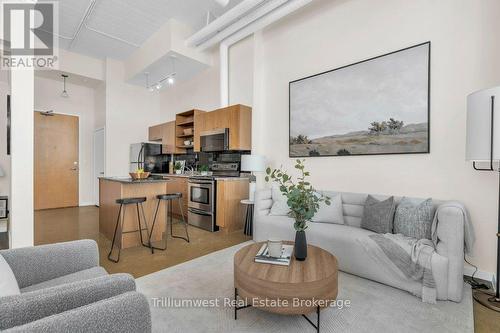 524 - 410 King Street W, Kitchener, ON - Indoor Photo Showing Living Room