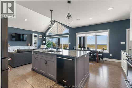 5482 Talbot Trail, Merlin, ON - Indoor Photo Showing Kitchen