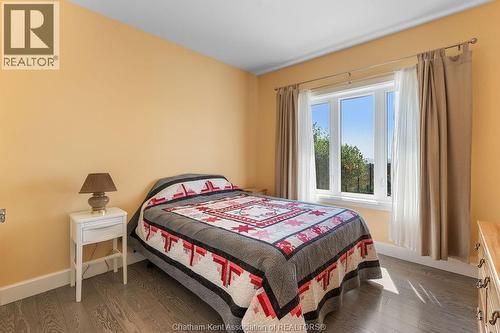 5482 Talbot Trail, Merlin, ON - Indoor Photo Showing Bedroom