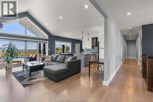 5482 Talbot Trail, Merlin, ON - Indoor Photo Showing Living Room