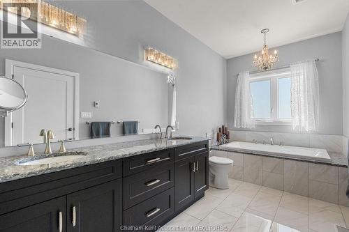 5482 Talbot Trail, Merlin, ON - Indoor Photo Showing Bathroom