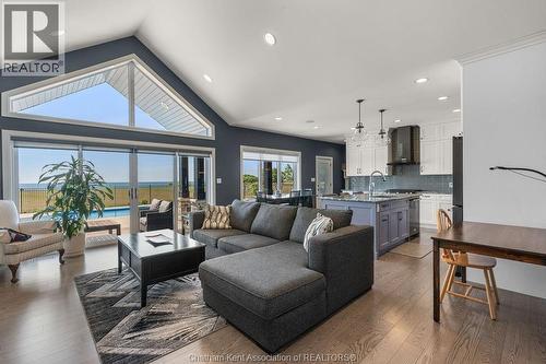 5482 Talbot Trail, Merlin, ON - Indoor Photo Showing Living Room