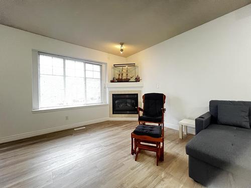 75 12110 75A Avenue, Surrey, BC - Indoor Photo Showing Living Room With Fireplace