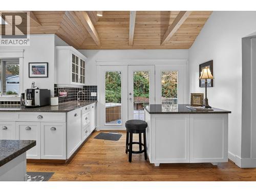 1774 Highland Drive N, Kelowna, BC - Indoor Photo Showing Kitchen