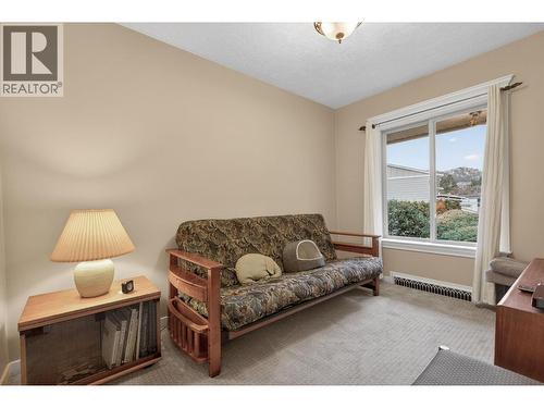 Second bedroom on main floor - 1774 Highland Drive N, Kelowna, BC - Indoor