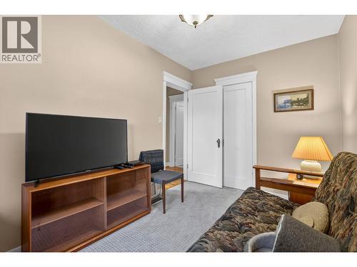 1774 Highland Drive N, Kelowna, BC - Indoor