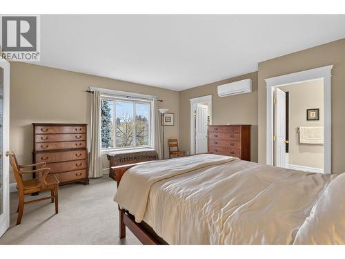 1774 Highland Drive N, Kelowna, BC - Indoor Photo Showing Bedroom