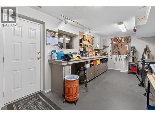 1774 Highland Drive N, Kelowna, BC - Indoor