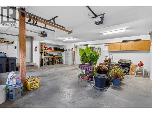 1774 Highland Drive N, Kelowna, BC - Indoor Photo Showing Garage
