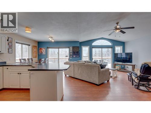 2086 Yankee Flats Road, Salmon Arm, BC - Indoor