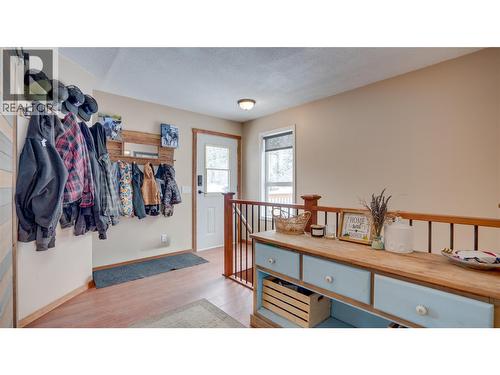 2086 Yankee Flats Road, Salmon Arm, BC - Indoor