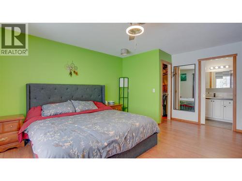 2086 Yankee Flats Road, Salmon Arm, BC - Indoor Photo Showing Bedroom