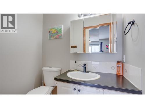 2086 Yankee Flats Road, Salmon Arm, BC - Indoor Photo Showing Bathroom