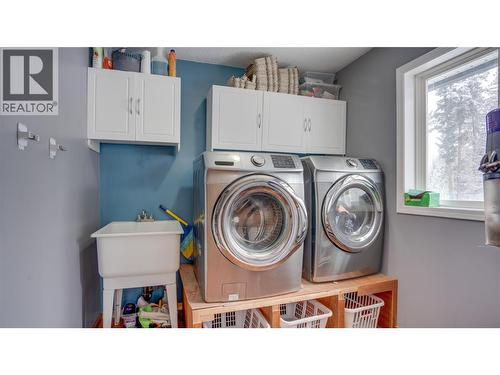 2086 Yankee Flats Road, Salmon Arm, BC - Indoor Photo Showing Laundry Room