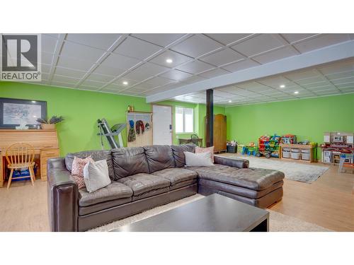 2086 Yankee Flats Road, Salmon Arm, BC - Indoor