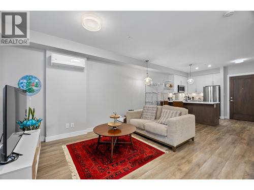 875 University Drive Unit# 105, Kamloops, BC - Indoor Photo Showing Living Room