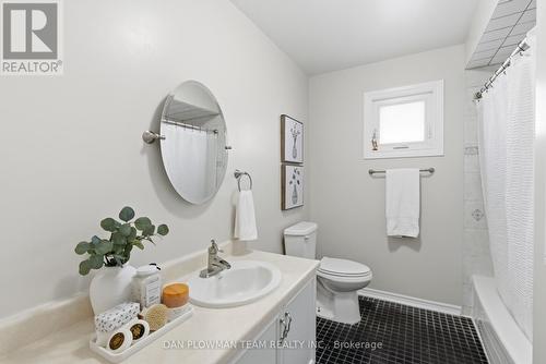 312 Sheffield Court, Oshawa, ON - Indoor Photo Showing Bathroom