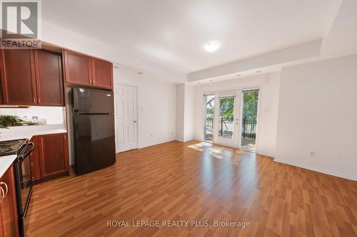 5 - 3015 Destination Drive, Mississauga, ON - Indoor Photo Showing Kitchen
