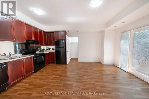 5 - 3015 Destination Drive, Mississauga, ON - Indoor Photo Showing Kitchen With Double Sink
