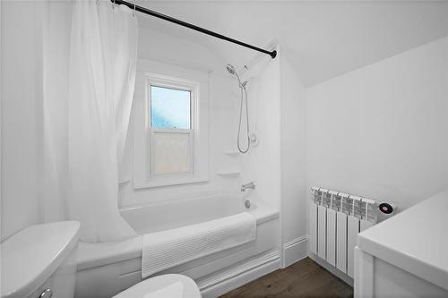 660 Machray Avenue, Winnipeg, MB - Indoor Photo Showing Bathroom